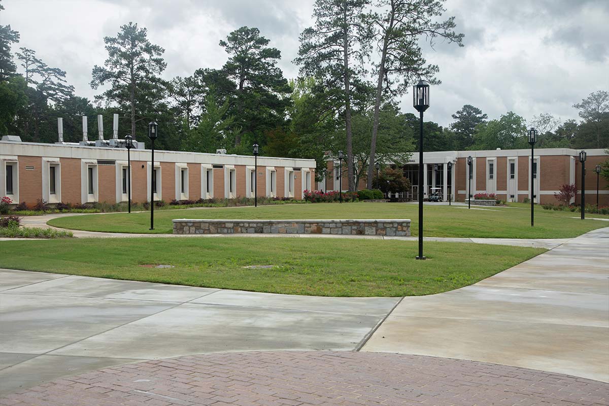 Campus quad looking at Magnolia and Edgewater Hall