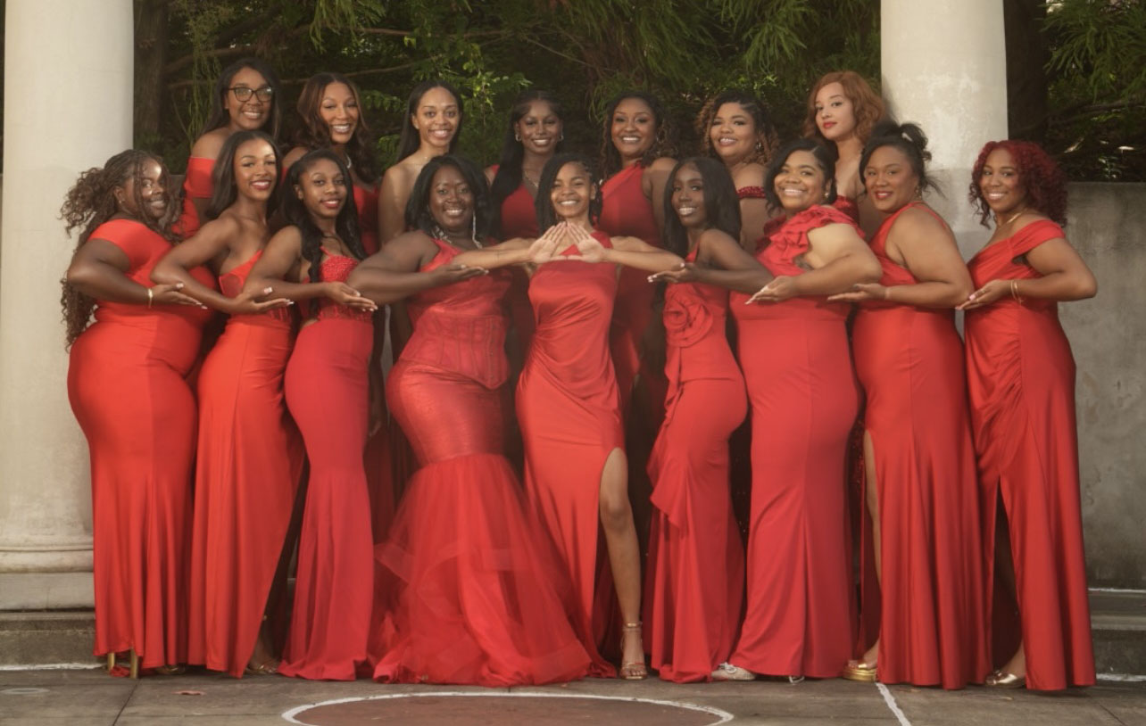 Delta Sigma Theta group all members wearing read dresses